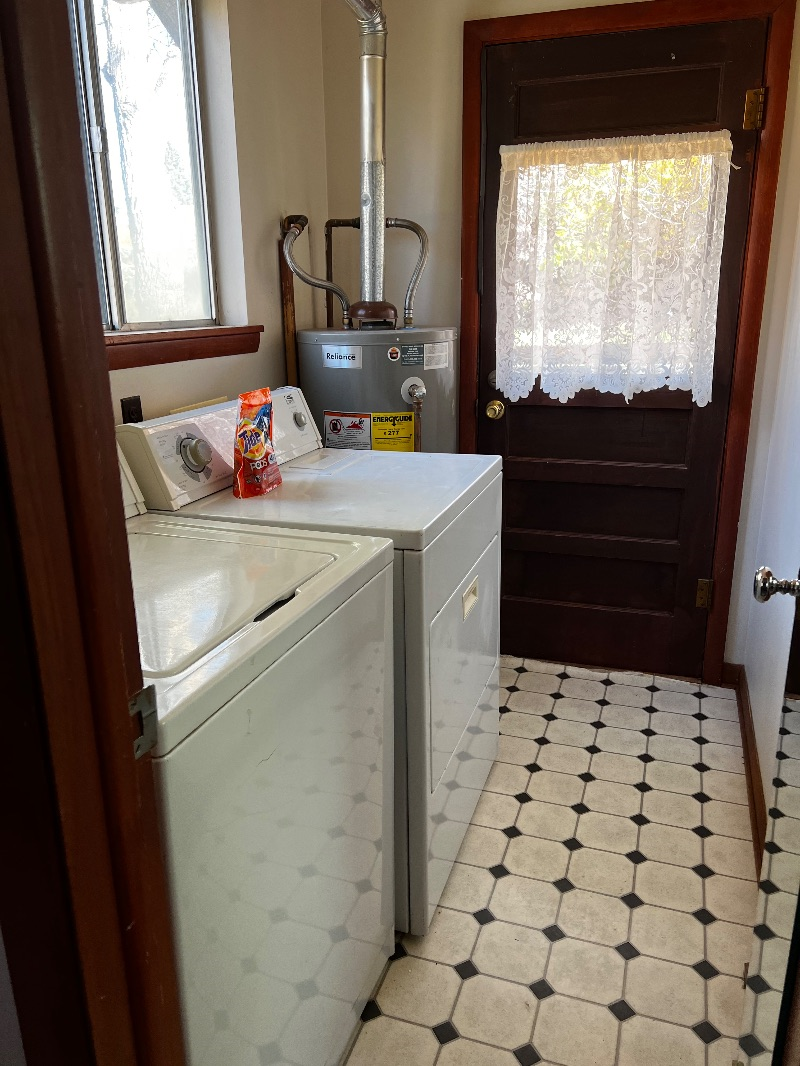 Creekside unit in town with country feel. Private and quiet - Photo 2