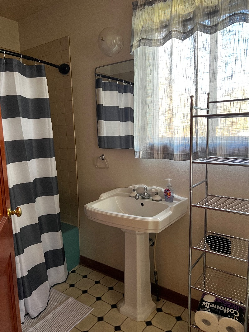 Creekside unit in town with country feel. Private and quiet - Photo 4