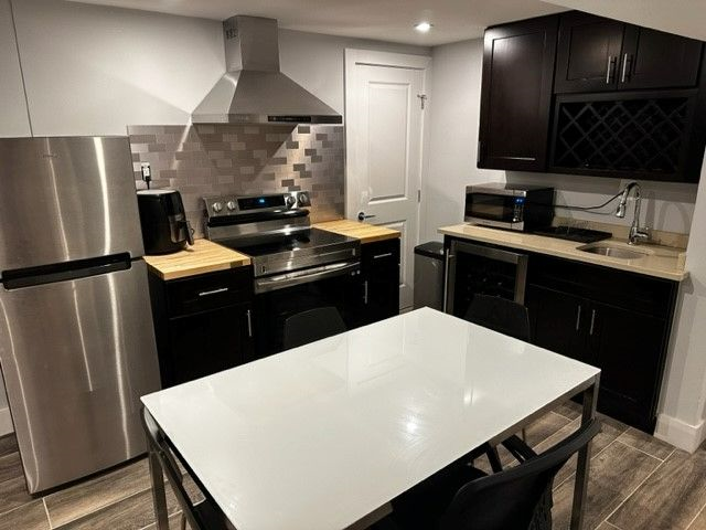 Modern renovated basement apartment in single family house - Photo 2