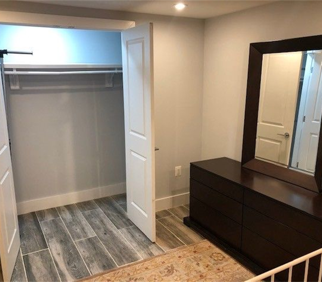 Modern renovated basement apartment in single family house - Photo 6