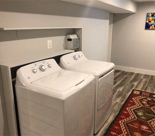 Modern renovated basement apartment in single family house - Photo 9