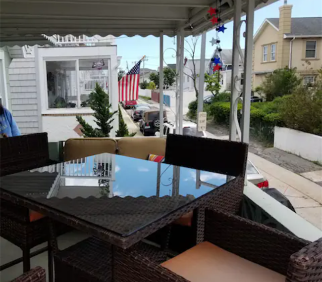 Beach Town Home - Close to all amenities Main - Photo 2