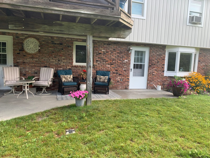 Two bedroom apartment minutes from Burlington - Photo 2