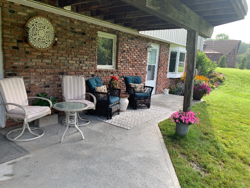 Two bedroom apartment minutes from Burlington - Photo 1