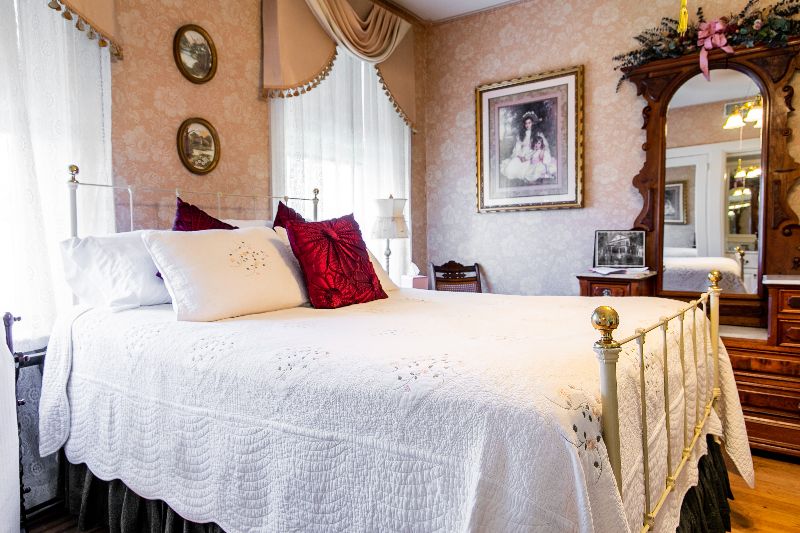 Double Room, In-Room Shower - Flora's Fancy