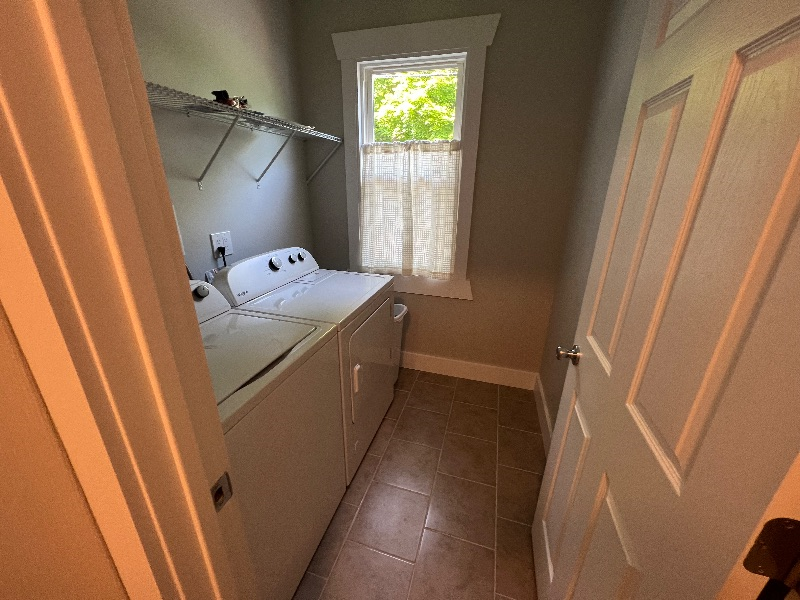 Spacious 2BR Upper Flat - Photo 5