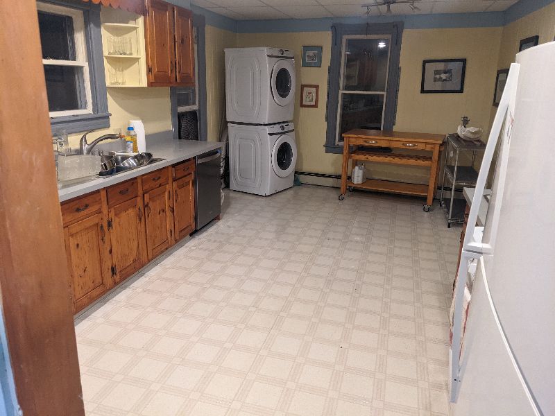Huge 2 bedroom or 1 bedroom with office apartment, close to downtown - Photo 10