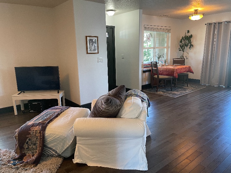 Furnished Room in Beautiful SE Neighborhood - Photo 3