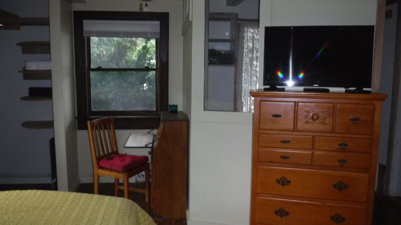Private room with private bath - Photo 4