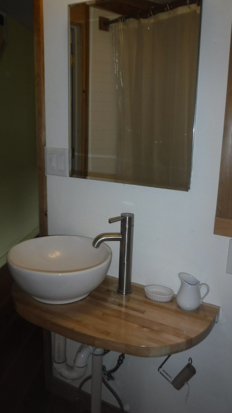 Private room with private bath - Photo 7