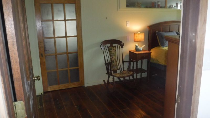 Private room with private bath - Photo 8