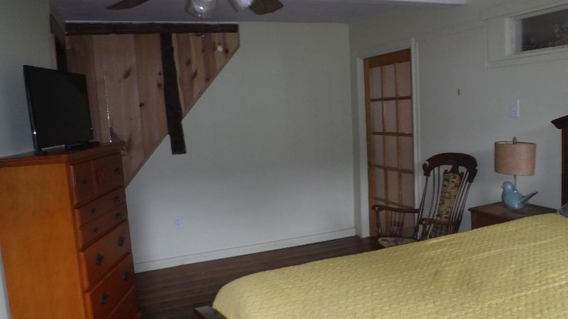 Private room with private bath - Photo 12