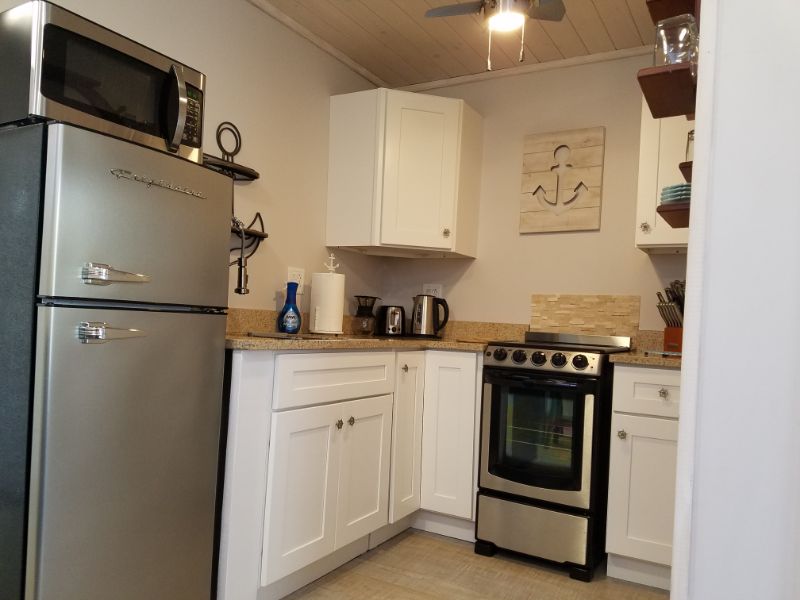 Camp Dogged Wheel Room - Tiny Home - Photo 3