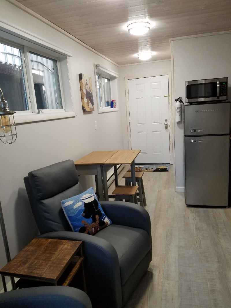 Camp Dogged Wheel Room - Tiny Home - Photo 9