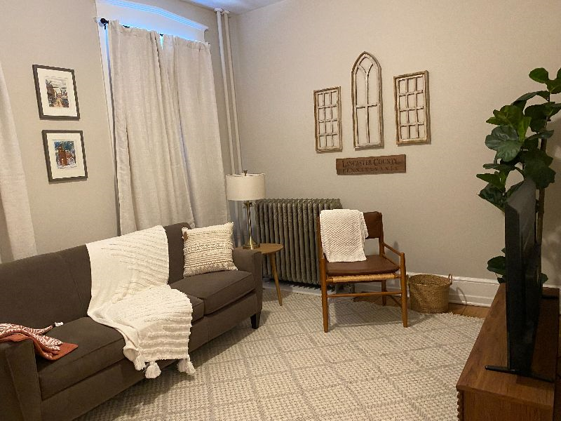 Cozy Apartment Walking Distance to Lancaster General Hospital