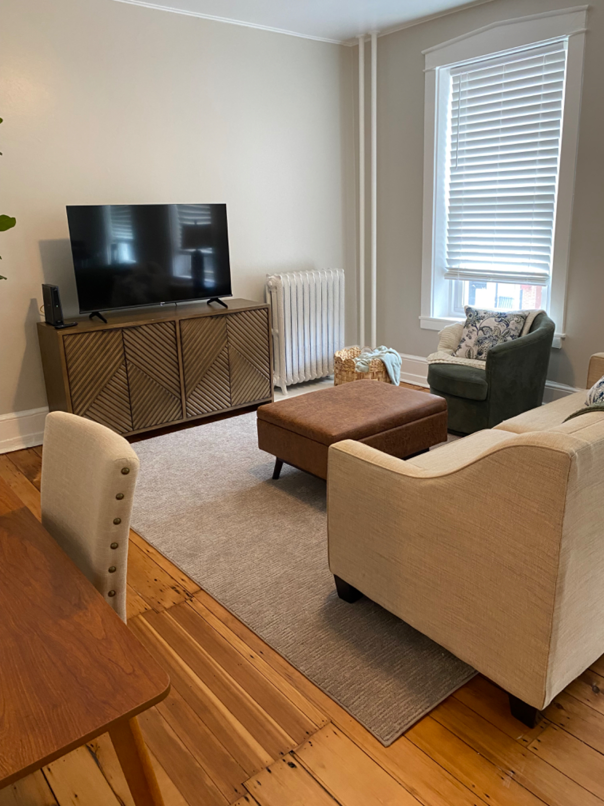 2nd Floor Apt 2 Blocks from Lancaster General