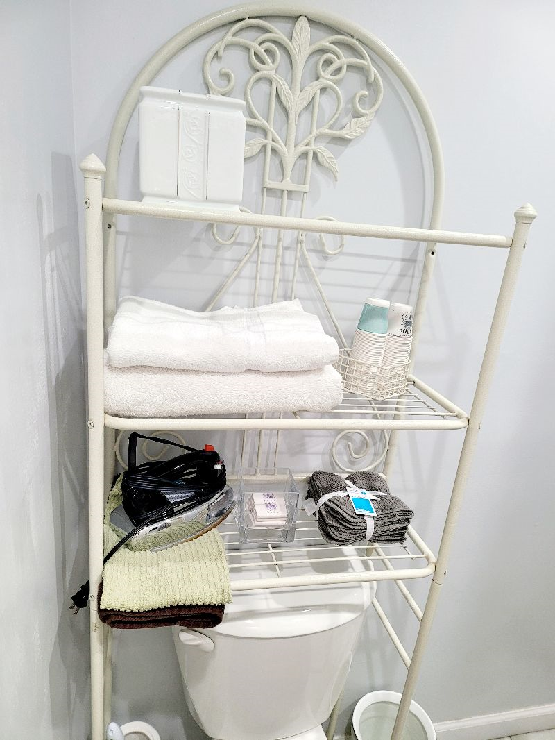 1 Bedroom Private Entrance Fully Furnished Apartment Free Parking Utilities Included Pet Friendly Qu - Photo 3