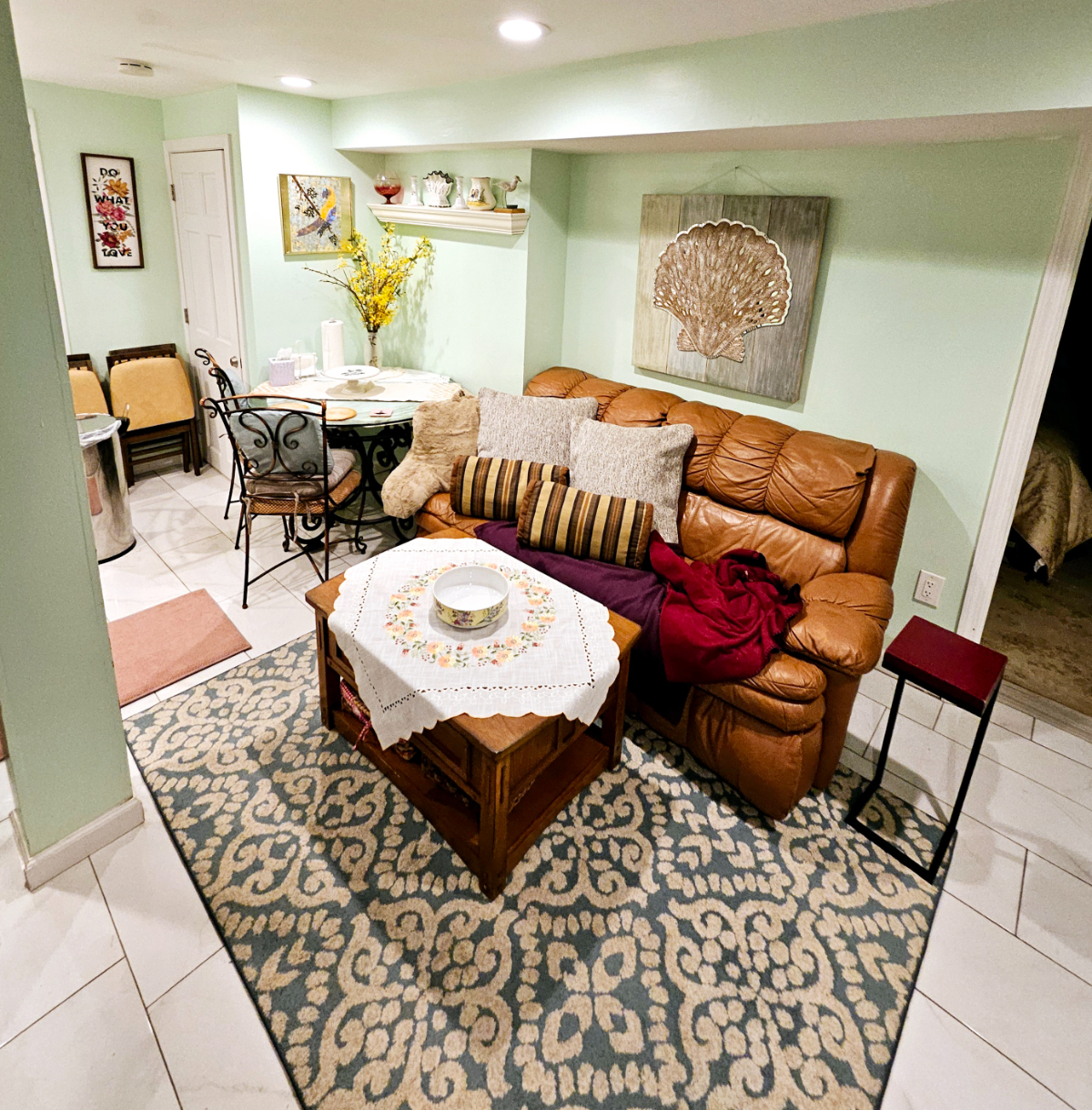 1 Bedroom Private Entrance Fully Furnished Apartment Free Parking Utilities Included Pet Friendly Qu - Photo 12
