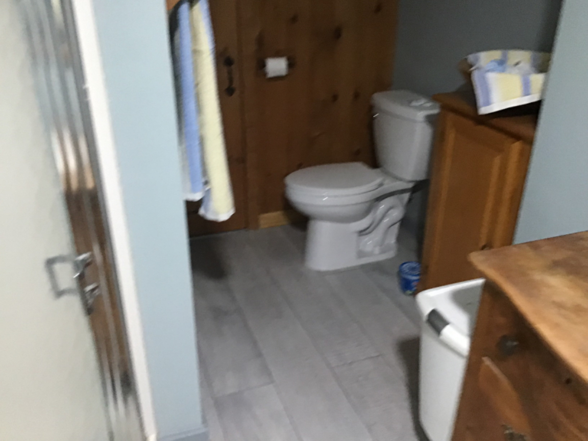 Room in quiet residential area- shared kitchen, laundry. Private bath - Photo 3