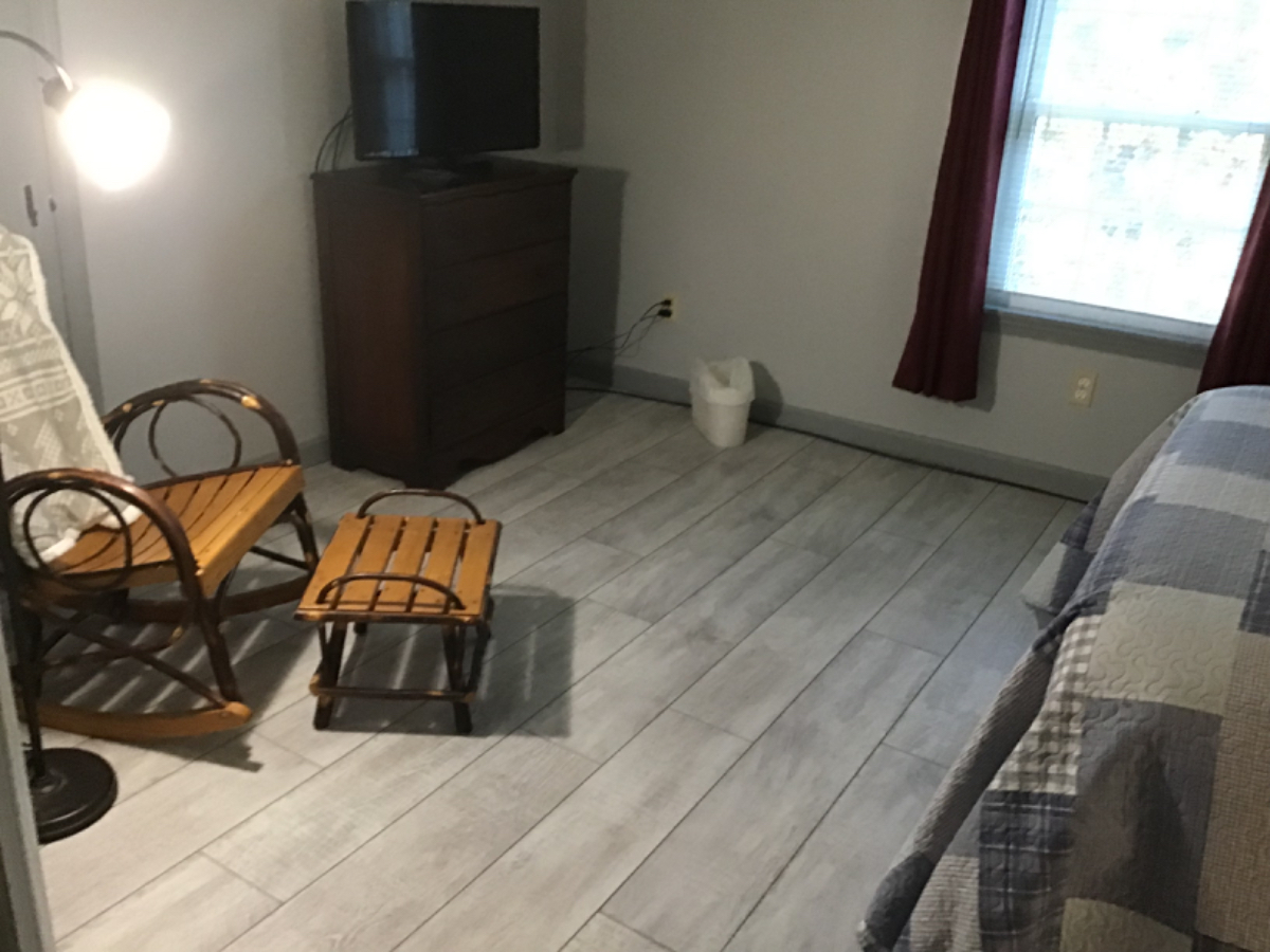 Room in quiet residential area- shared kitchen, laundry. Private bath - Photo 7