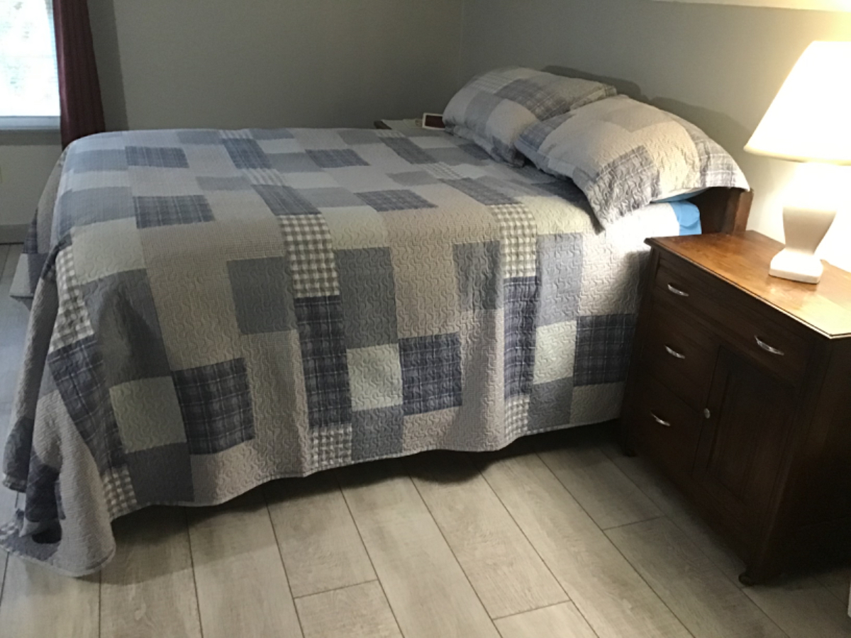 Room in quiet residential area- shared kitchen, laundry. Private bath - Photo 8
