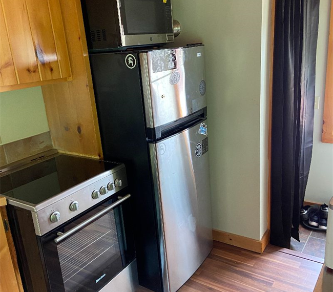 Cozy renovated 1 bedroom in quiet location near hospital - Photo 4