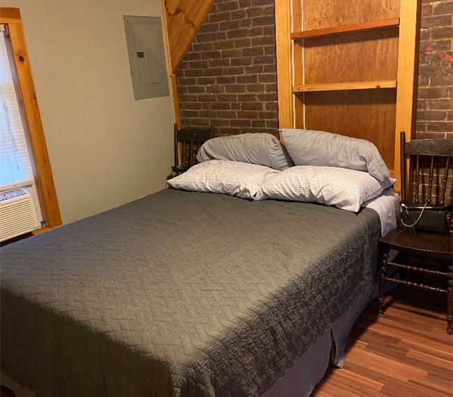 Cozy renovated 1 bedroom in quiet location near hospital - Photo 7