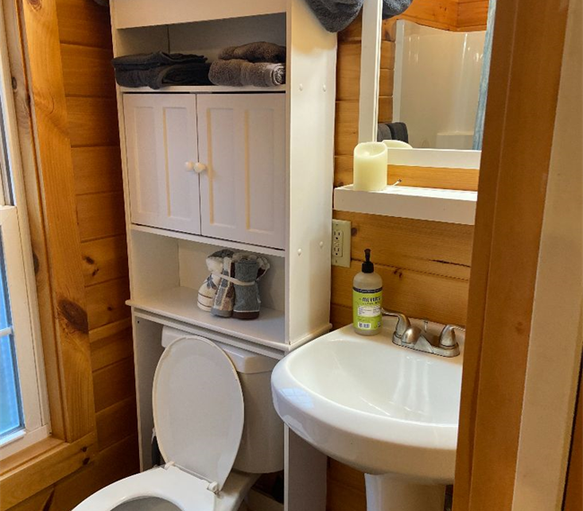 Cozy renovated 1 bedroom in quiet location near hospital - Photo 9