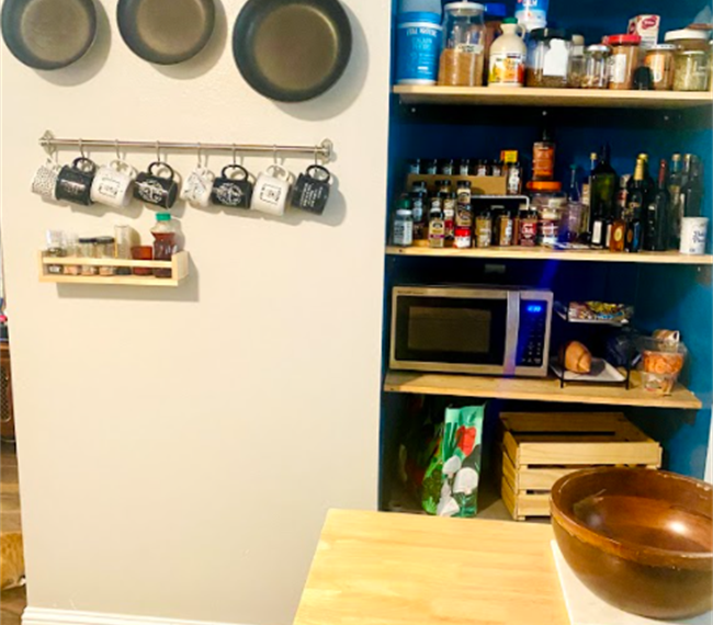Eclectic and Cozy Two Bedroom Townhouse - Photo 2