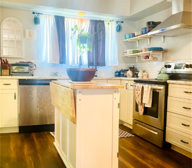 Eclectic and Cozy Two Bedroom Townhouse - Photo 4