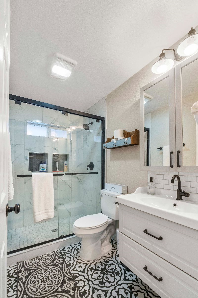 Rainier Suite in Travel nurse house near... - Photo 6