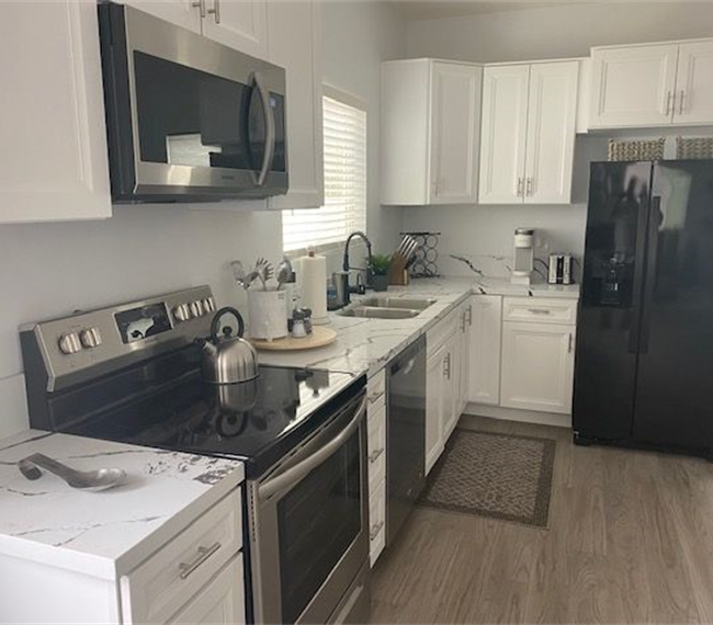 AFFORDABLE ALMOST NEW FULLY FURNISHED GUEST HOME - Photo 3