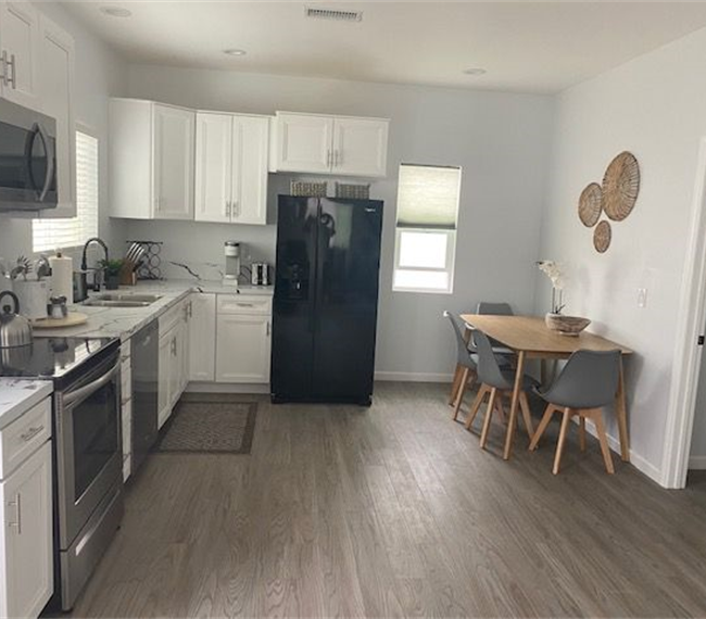 AFFORDABLE ALMOST NEW FULLY FURNISHED GUEST HOME - Photo 4