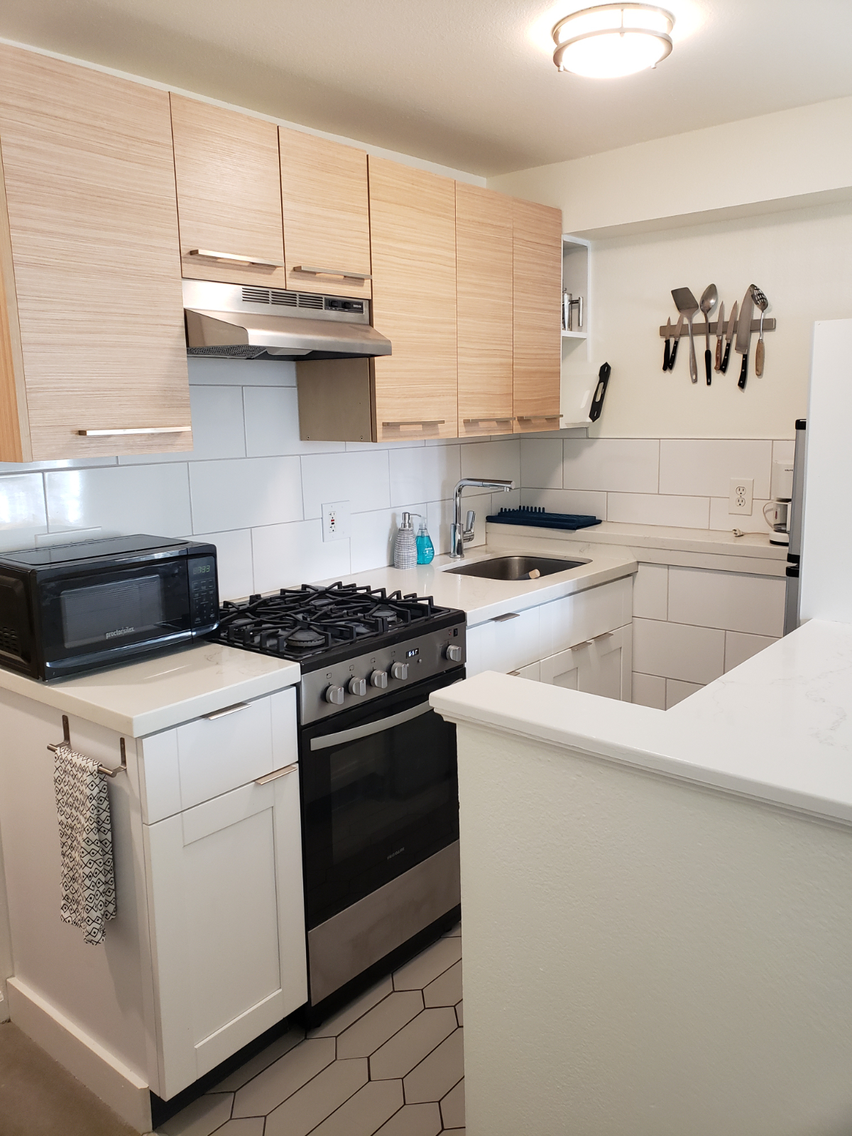 Beautiful 1br+ separate office backyard in unit W/D - Photo 6