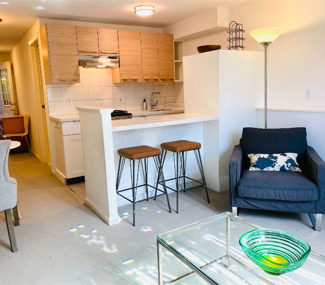 Beautiful 1br+ separate office backyard in unit W/D - Photo 1
