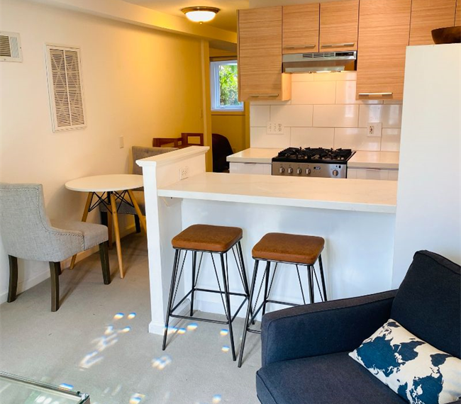Beautiful 1br+ separate office backyard in unit W/D - Photo 3