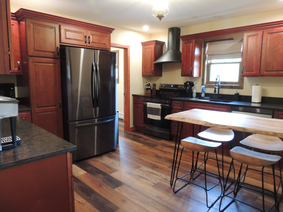 Majestic Lake Champlain Family Home- Pvt Beach, Dock, Sunsets, Relaxation  Fun - Photo 3