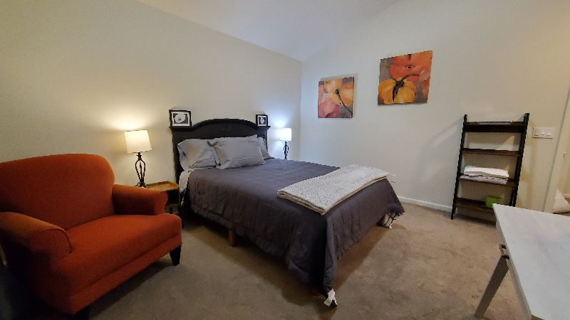 PRIMARY SUITE. QUIET. PRIVATE.PARKING