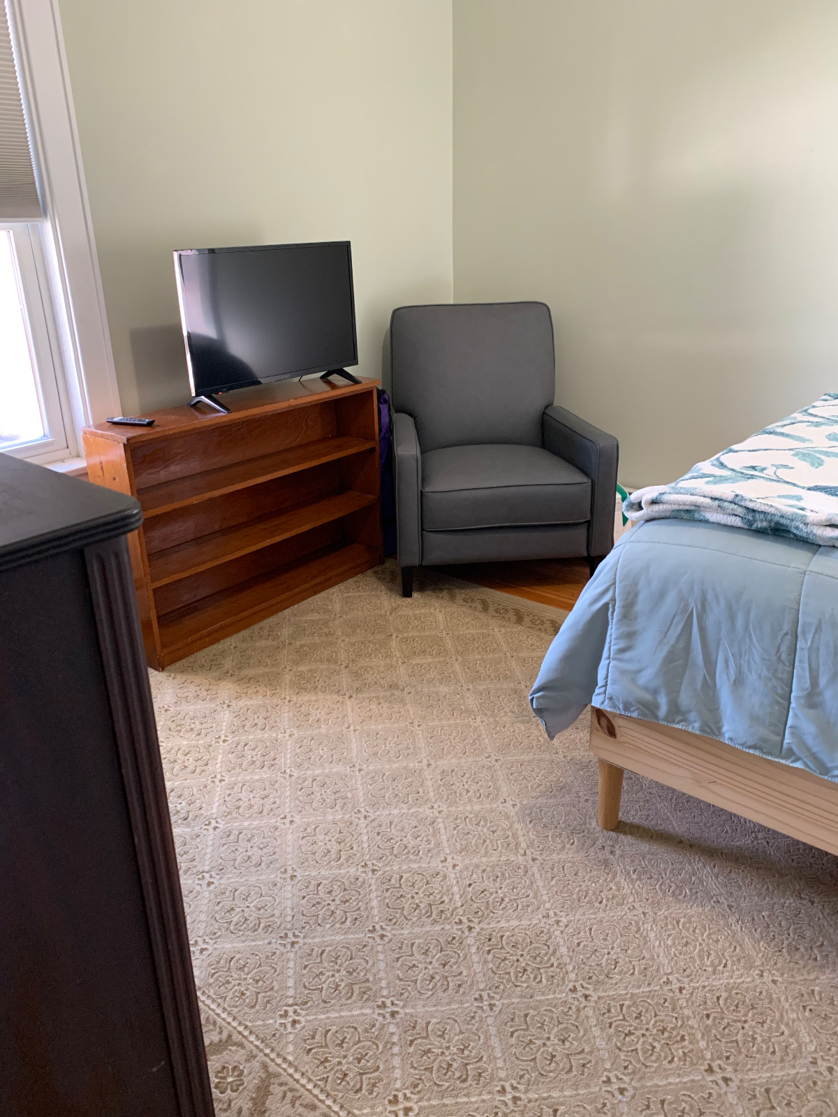 One Bedroom Furnished Apartment - Photo 3