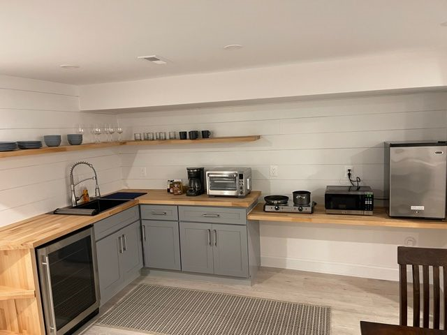 New Luxury 2 BR Apartment, includes secured parking space - Photo 6