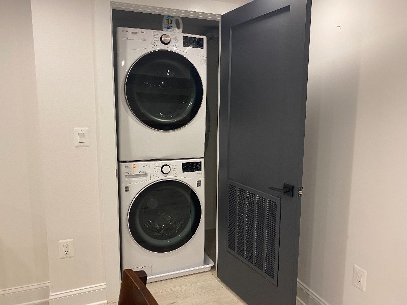 New Luxury 2 BR Apartment, includes secured parking space - Photo 4