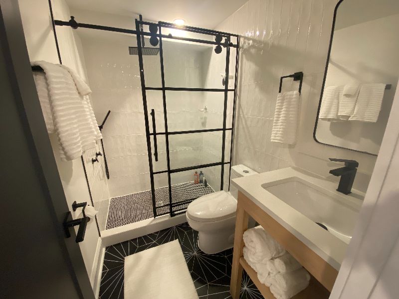 New Luxury 2 BR Apartment, includes secured parking space - Photo 7