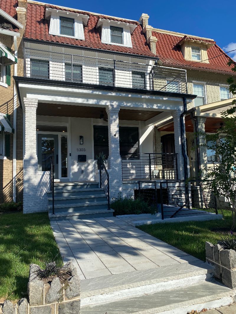 New Luxury 2 BR Apartment, includes secured parking space - Photo 1