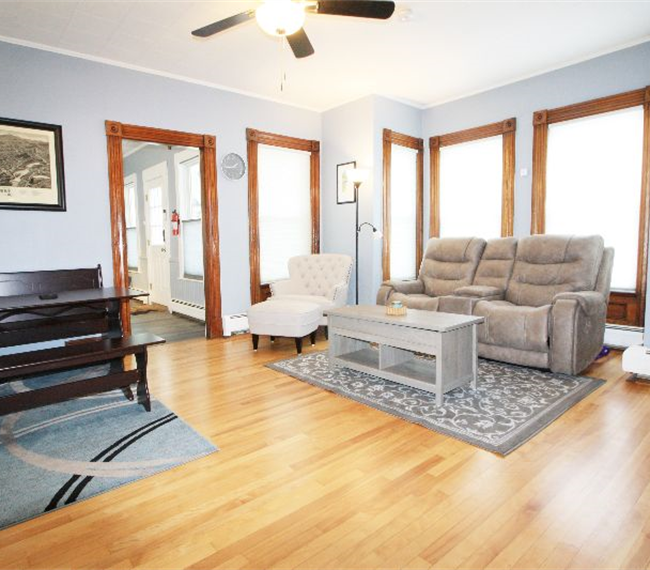 Stunning Bright Remodel in the Heart of St. Johnsbury - Photo 4