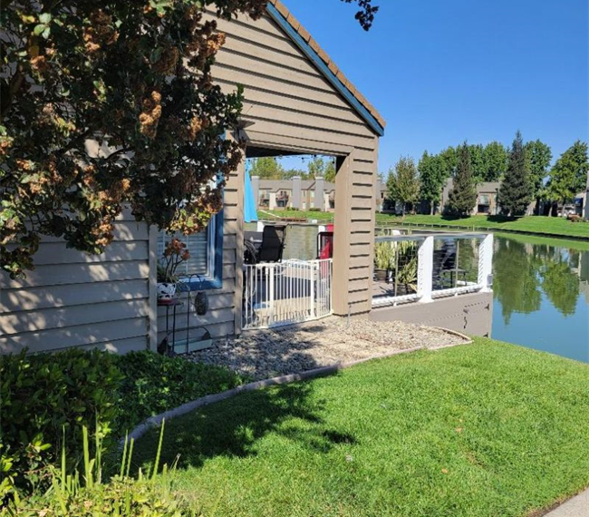 Gated Condominium on a private lake - Photo 3