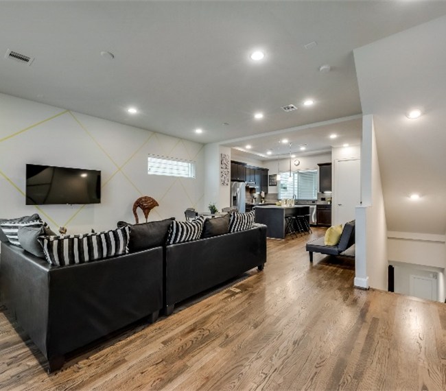 Gated Luxury Home in the Heart of Houston - Photo 2