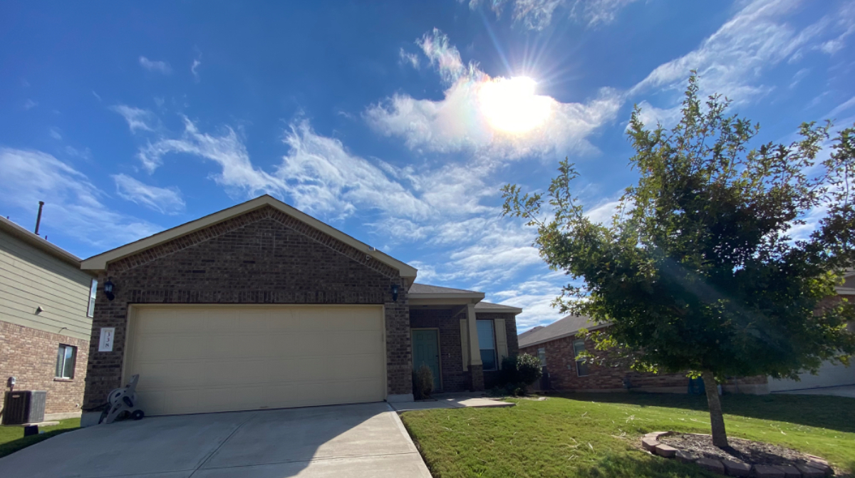 Adorable Home in Amazing Neighborhood- Lazy river, fishing ponds, Olympic pool - Photo 1