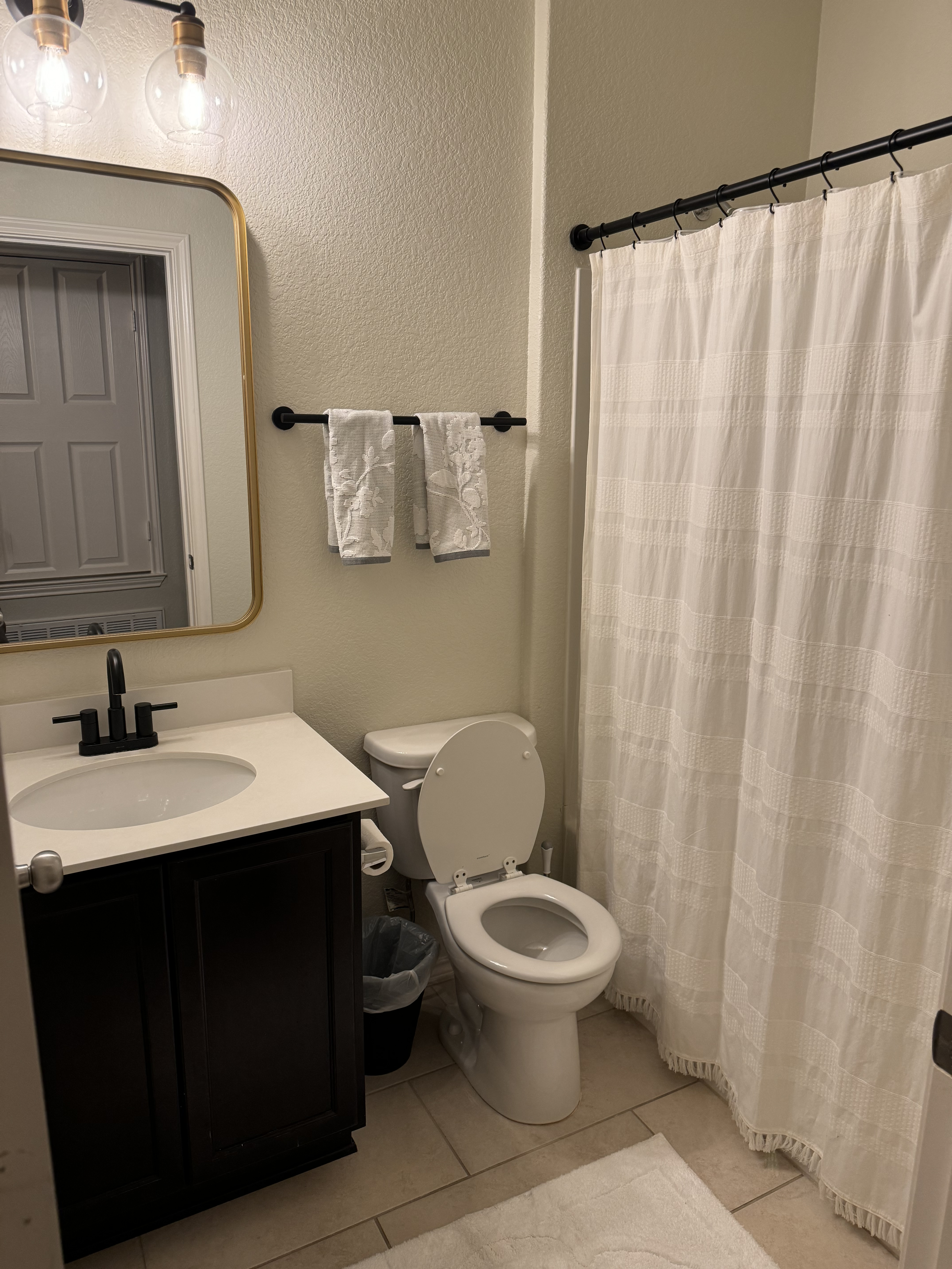 Adorable Home in Amazing Neighborhood- Lazy river, fishing ponds, Olympic pool - Photo 9
