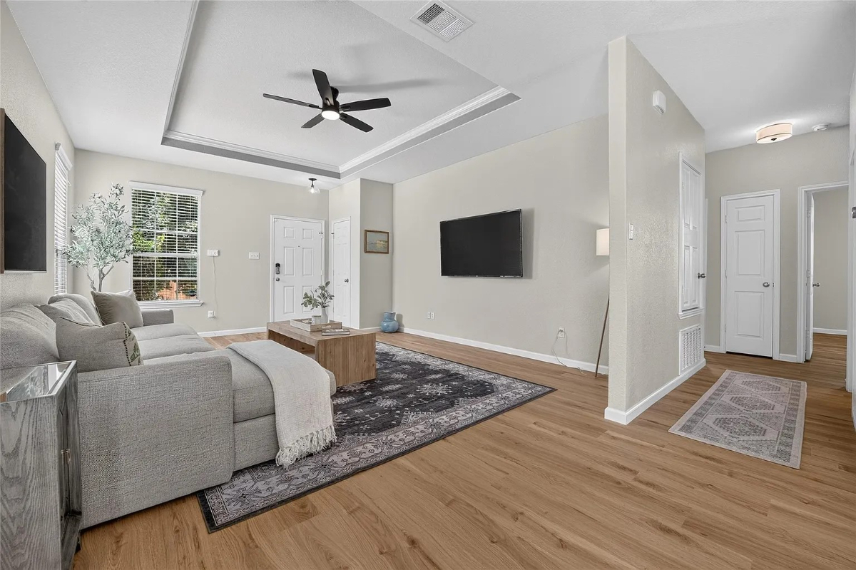 Adorable Home in Amazing Neighborhood- Lazy river, fishing ponds, Olympic pool - Photo 6