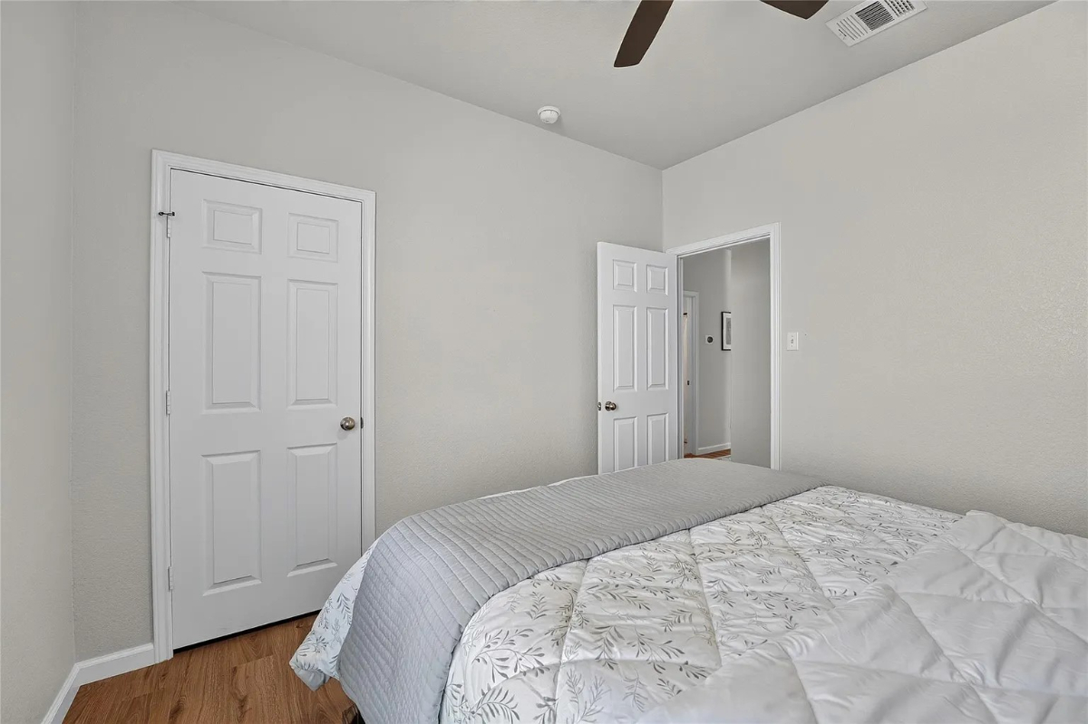 Adorable Home in Amazing Neighborhood- Lazy river, fishing ponds, Olympic pool - Photo 11